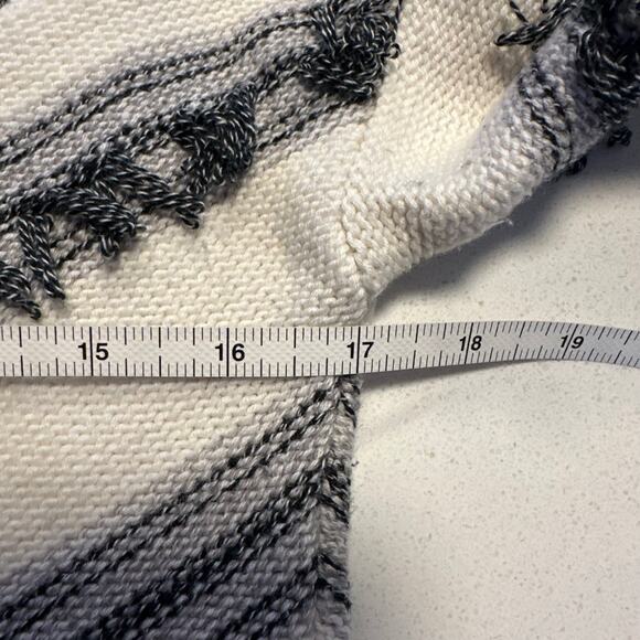 Banana Republic Women's Textured Fringe Cream and Black Sweater - Size Small - Picture 9 of 9